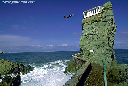 cliff divers