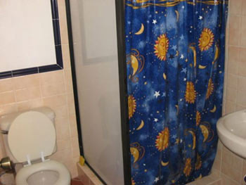 condo-rentals-bathroom